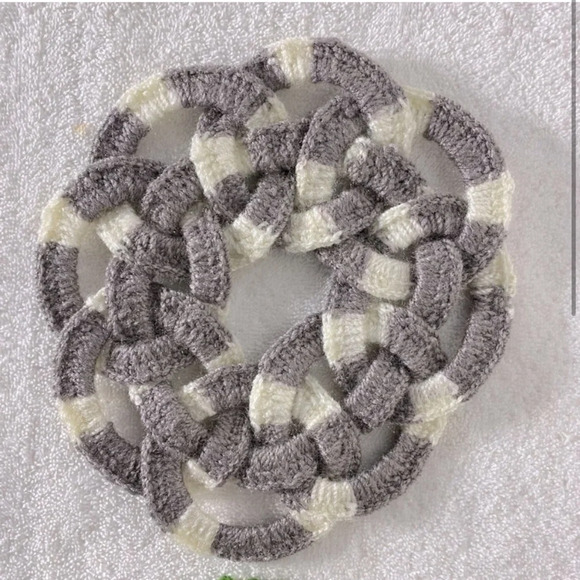 Vintage Crochet Pot Holders Trivets x 2 - Picture 2 of 8